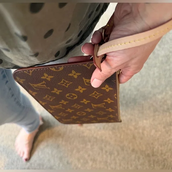 Louis Vuitton Neverfull Monogram Brown Wristlet Like New - Picture 5 of 14